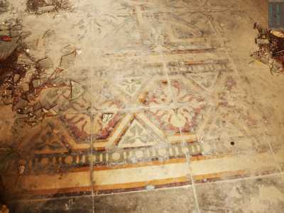 �Dureranno un anno - ci spiega la professionista � e porteranno la villa a essere nuovamente abitabile. Saranno salvati tutti gli elementi di pregio, tra questi i pavimenti decorati...
